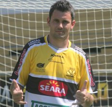 Na reserva, atacante deixa Criciúma e pode acertar com São Caetano