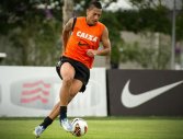 Corinthians volta aos treinos sem dois jogadores titulares