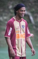 Libertadores: Ronaldinho promete ‘encurralar’ Olimpia em decisão