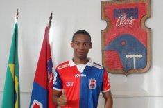 Série C: Ex-atacante do Paraná não convence e deixa o Santa Cruz