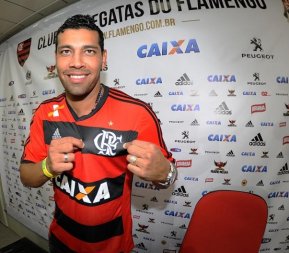 No Flamengo, ex-lateral do Corinthians mira nova chance na Seleção