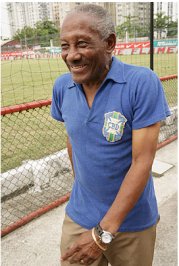 Homenagens e comoção marcam despedida de Djalma Santos 3 0002048088936 img