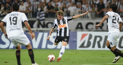 Bernard desconversa sobre negociação, mas Alecsandro entrega