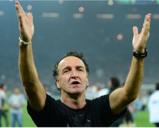 Cuca desabafa e solta palavrão durante entrevista após o título