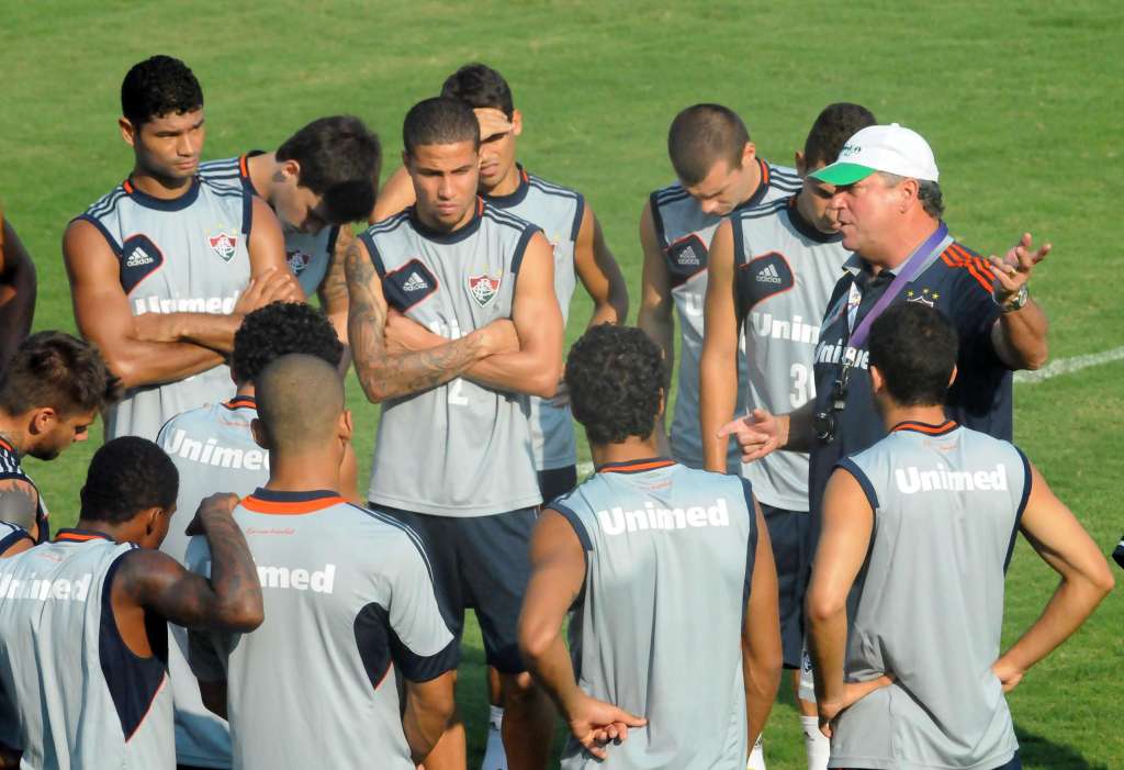 Com Abel na corda bamba, Flu já analisa prováveis substitutos