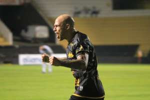 Criciúma-SC 2 x 1 São José-RS - Tigre vence com dois gols de Silvinho e retorna ao G4 da Série C