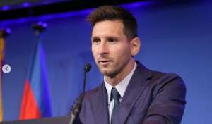 Pai de Messi confirma transferência para o PSG; craque argentino viaja a Paris