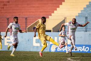 Madureira-RJ 0 x 0 Cianorte-PR - Nada de gols, mas times seguem no G4