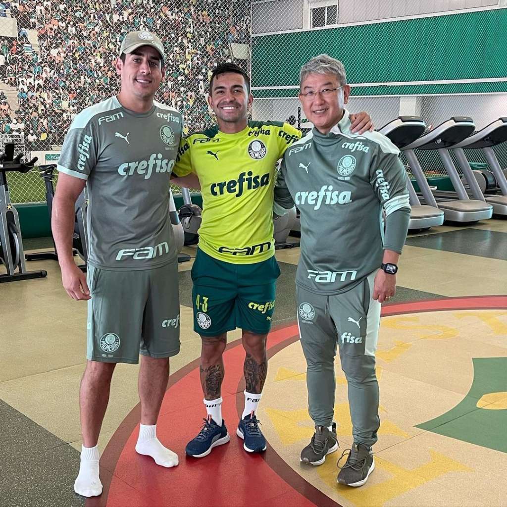 Dudu abre mão de folga no Palmeiras e treina na Academia de Futebol