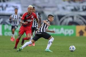 Atlético-MG 2 x 0 Athletico - Galo vence sétima seguida e cola no líder Palmeiras