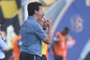 'O time não foi bem, não teve inspiração', opina Diniz sobre empate do Santos no clássico