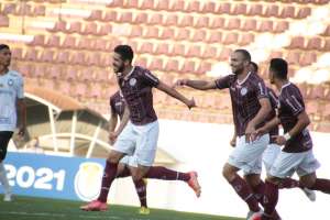 Ferroviária-SP 2 x 0 Rio Branco-ES - Locomotiva cada vez mais perto de confirmar a liderança