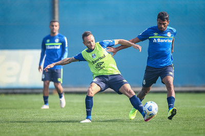 De olho no Cuiabá, Felipão trabalha ataque e posicionamento defensivo do Grêmio