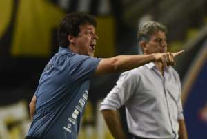 Diniz critica árbitro após goleada e rechaça possibilidade de deixar o Santos