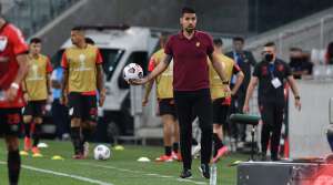 António Oliveira tem dúvidas para montar o Athletico diante do Corinthians
