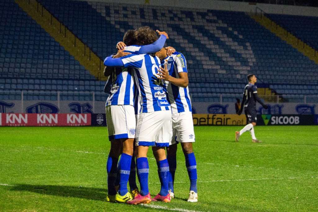 Avaí x Guarani – Vitória é a passagem direta para o G4 da Série B nesta terça-feira!