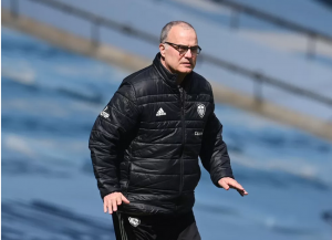 Marcelo Bielsa renova contrato com o Leeds United por mais uma temporada: 
