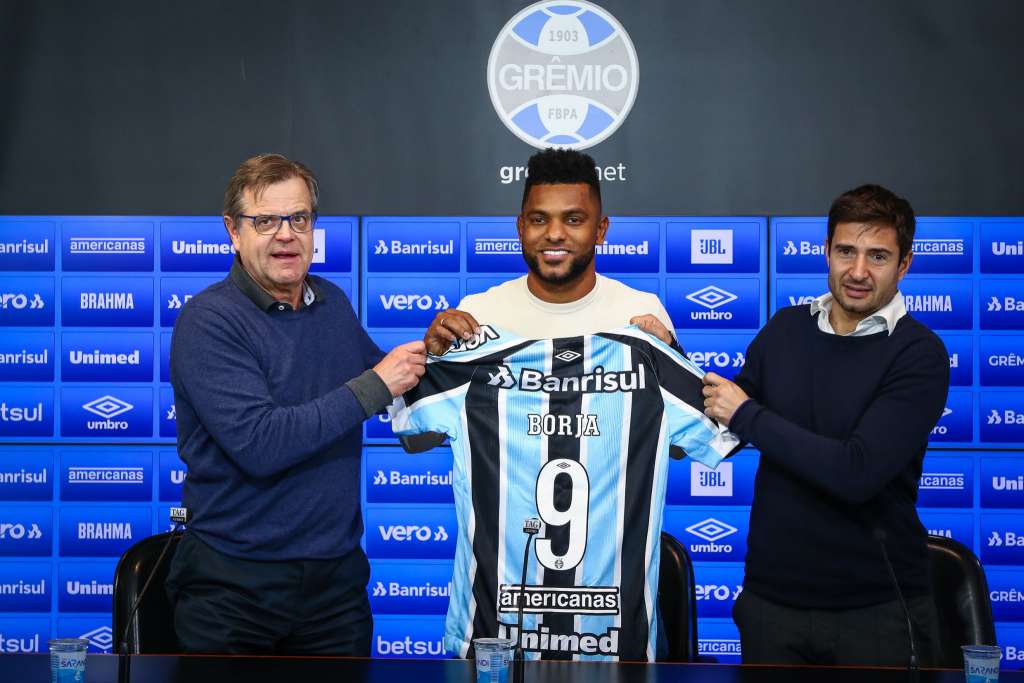 Grêmio apresenta atacante Borja, que chega para ser o goleador do técnico Felipão