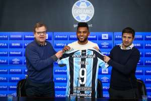 Grêmio apresenta atacante Borja, que chega para ser o goleador do técnico Felipão