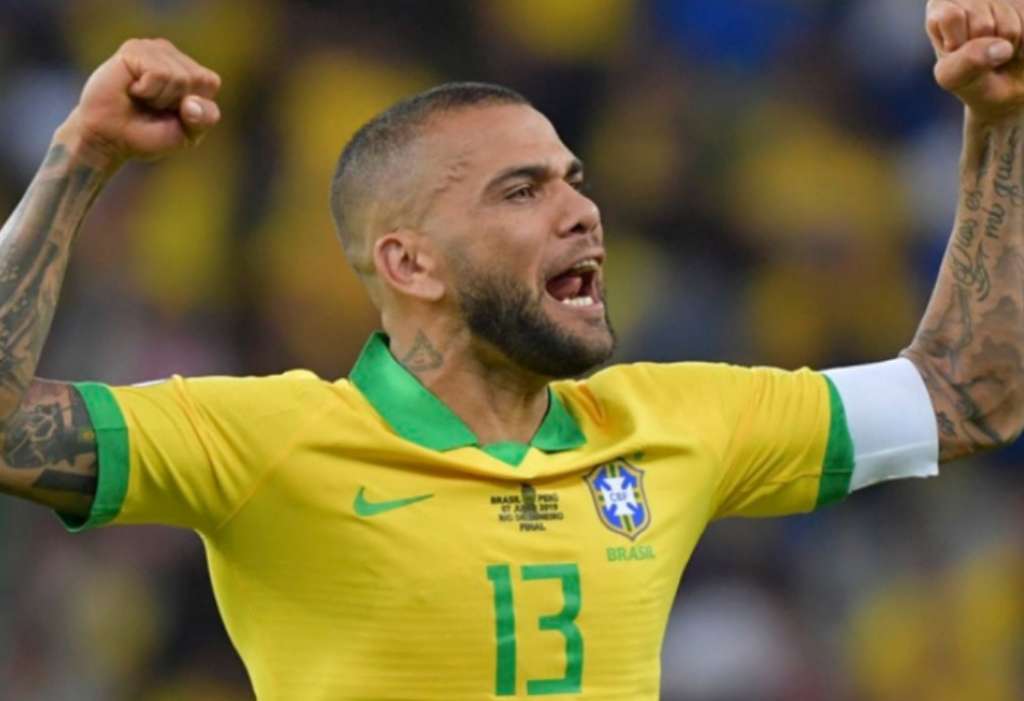 Daniel Alves pode receber proposta para retornar a clube espanhol
