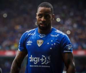 Grupo de empresários cobra R$330 milhões do Cruzeiro por rescisão com jogador