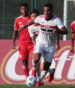 São Paulo faz trocas e três garotos da base ganham vaga na Libertadores