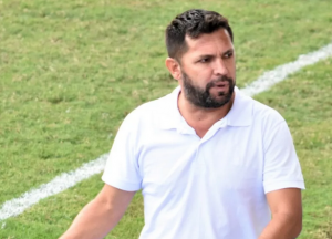 Série D: Técnico praticamente 'joga a toalha' e projeta rodízio no Atlético-AC em reta final