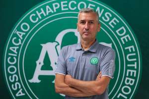 Presidente da Chapecoense nega interferência externa, mas confirma pedido de afastamento a vice