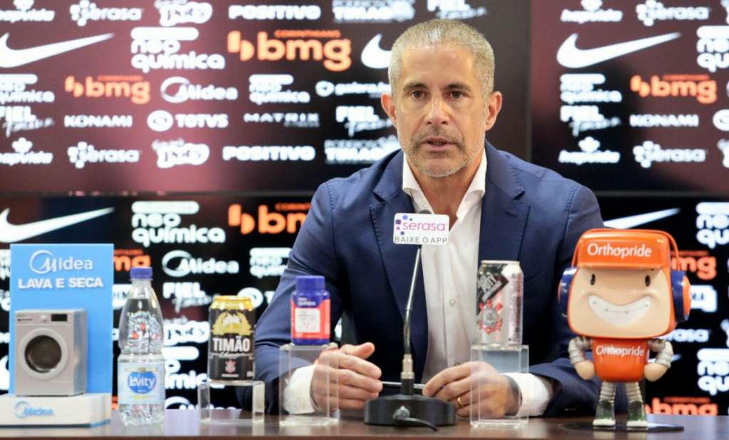 Sylvinho justifica falta de vitórias do Corinthians: ‘Fase de construção’