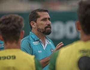 Série B: Com força máxima e repetição de jogadores, técnico do líder valoriza elenco