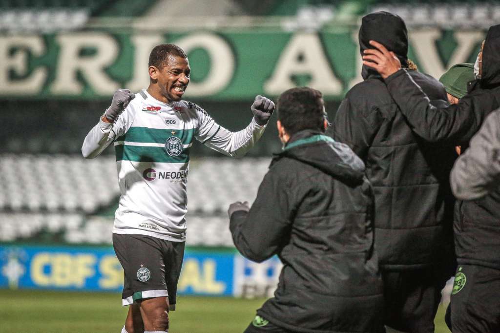 Brusque x Coritiba – G4 pode ficar Quadricolor ou a liderança pode ser Alviverde!