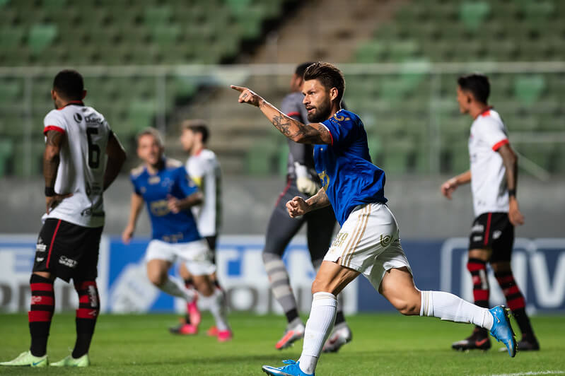 Cruzeiro 2 x 2 Vitória – Raposa vira, cede empate e segue sem engrenar na Série B