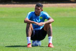 Cuiabá não libera, mas teme perder zagueiro para time da Série B