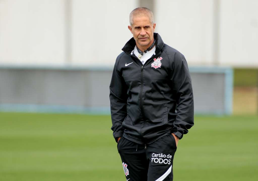 Roger Guedes treina e pode ser relacionado por Sylvinho para duelo do Corinthians com Juventude