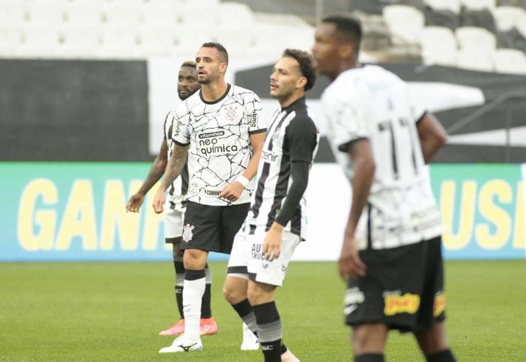 Renato Augusto diz se sentir um garoto após golaço em reestreia