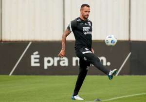Renato Augusto exalta 'projeto interessante' do Corinthians e nega oferta do Fla
