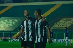 Figueirense-SC 2 x 0 Paraná-PR - Figueira se reabilita na Série C e afunda Tricolor na zona de rebaixamento