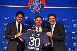 'Estou no lugar certo para continuar ganhando', diz Messi, em apresentação no PSG