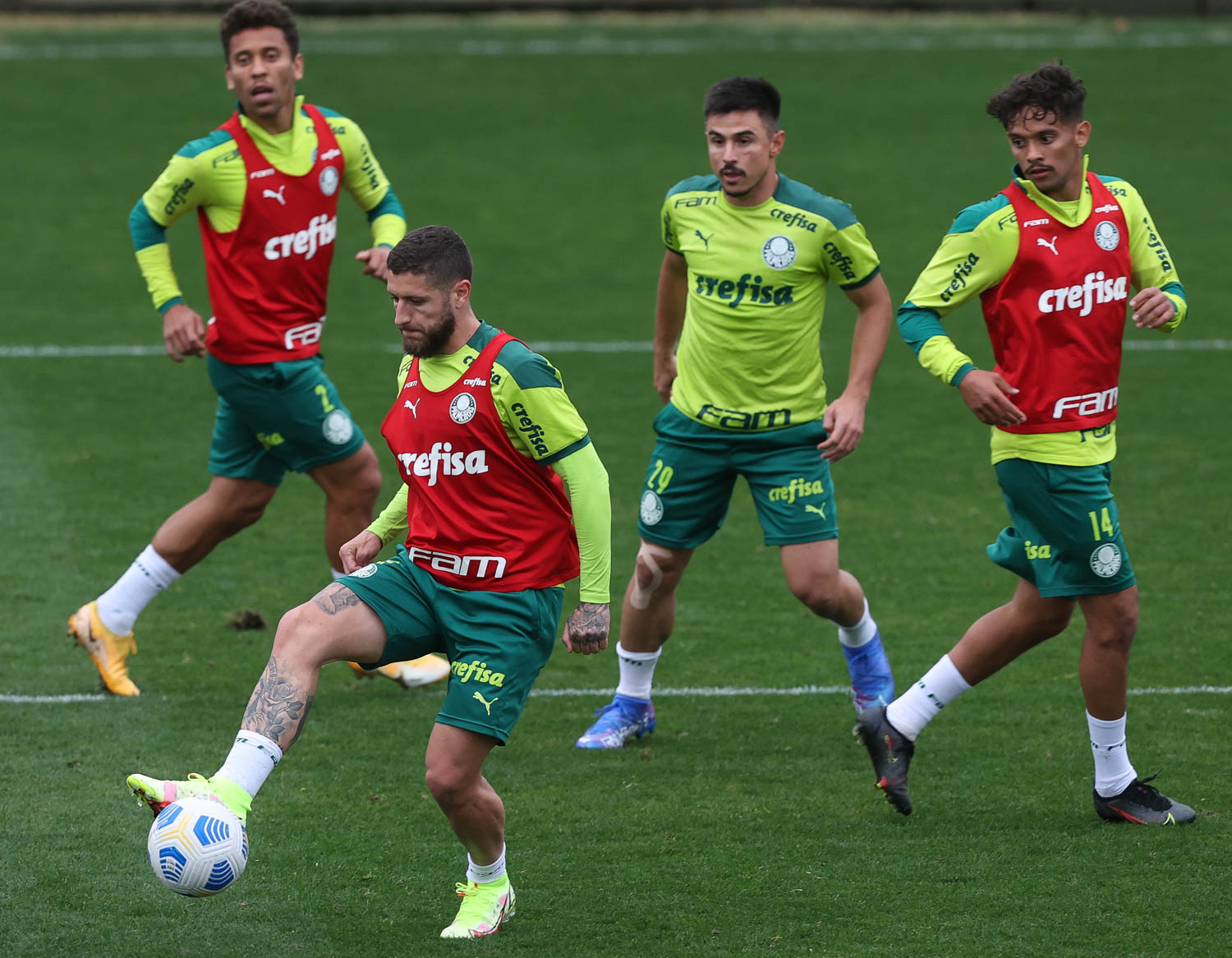 Palmeiras faz treino de intensidade em busca da liderança do Brasileirão