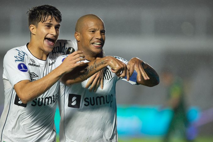 SUL-AMERICANA: Santos sai na frente com gol nos acréscimos; Athletico-PR é derrotado