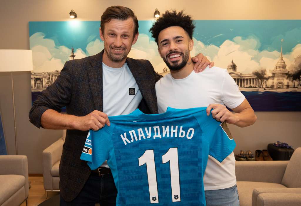 Apresentado no Zenit, Claudinho veste a camisa 11 e comemora: ‘Um grande clube, feliz por estar aqui’
