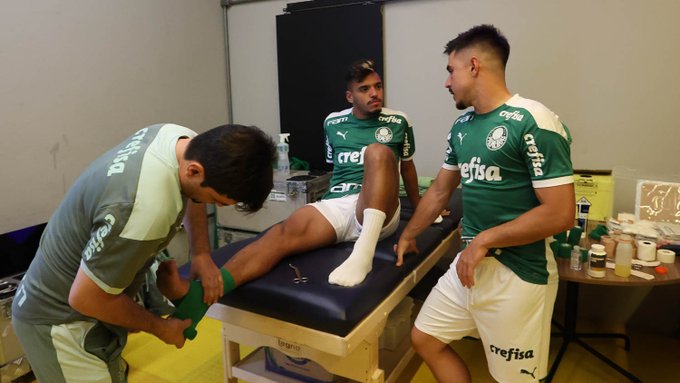 Gabriel Menino culpa falhas defensivas e arbitragem por derrota do Palmeiras