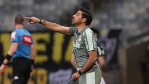 Técnico do Palmeiras diz que juiz pediu desculpa e atribui expulsões a árbitro assistente