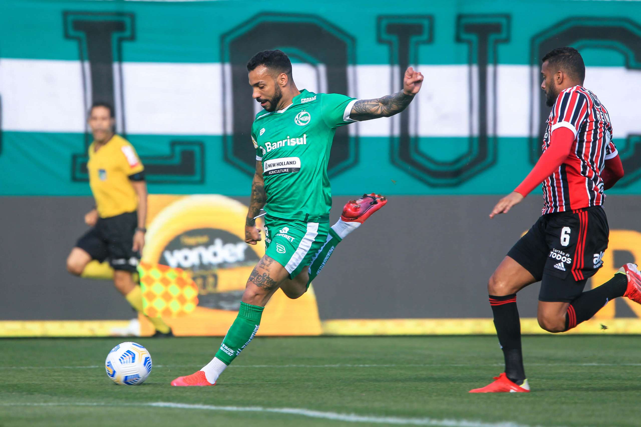 Autor do gol do São Paulo, Reinaldo lamenta empate no Sul: ‘Gosto amargo’