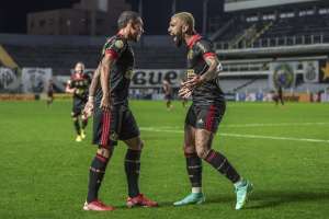 Com direito à hat-trick em goleada do Fla, Gabigol fala de provocações: 'Têm que respeitar minha história no Santos'