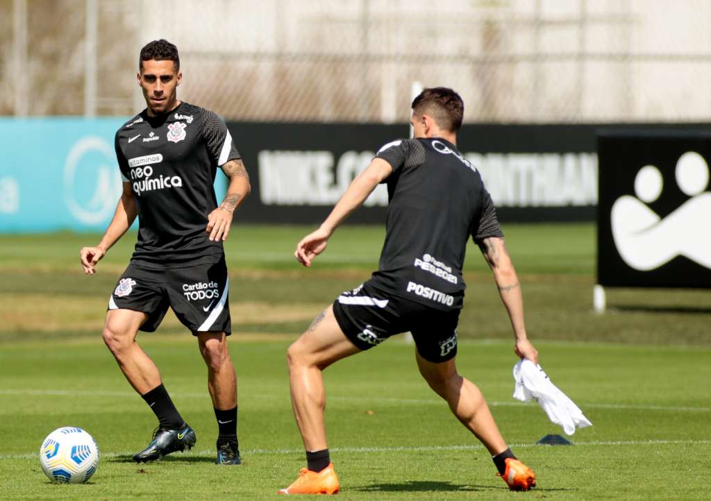 Corinthians faz atividade técnica e Renato Augusto realiza treino de força