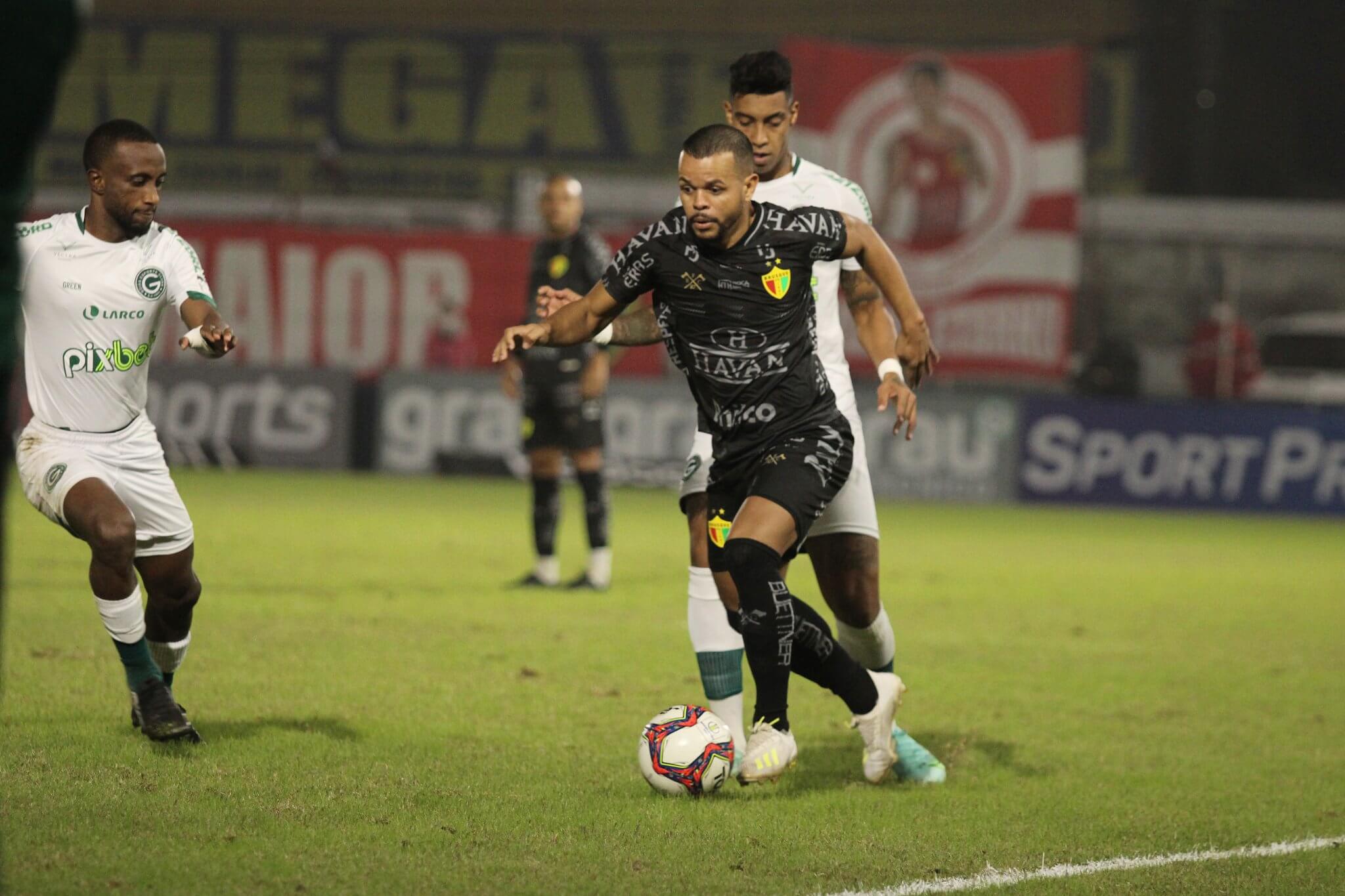 SÉRIE B: Goiás vence confronto direto e CSA engata a terceira seguida