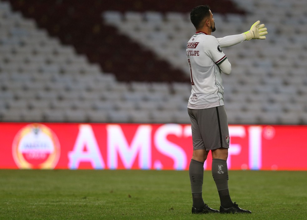 Em dia histórico para Fred, Fluminense sai em desvantagem na Copa do Brasil  e goleiro pede para grupo 'levantar a cabeça'