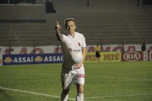 Série C: Perto do rebaixamento, Paraná encerra terceirização do departamento de futebol