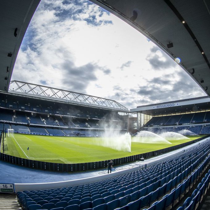 Rangers bane torcedores investigados por racismo contra atleta do rival Celtic